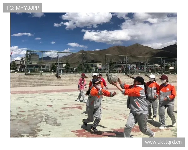 季丽萍家里居然藏了个能聊到天亮的神秘圈子，听说比球场还精彩！