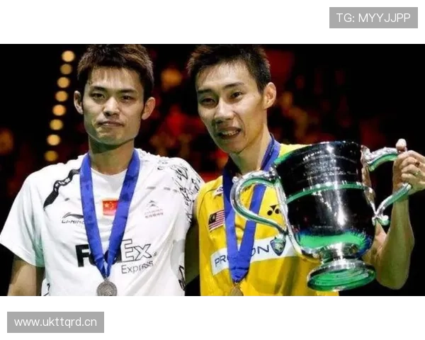 李宗伟穿西装在豪宅里啃泡面……这反差我服