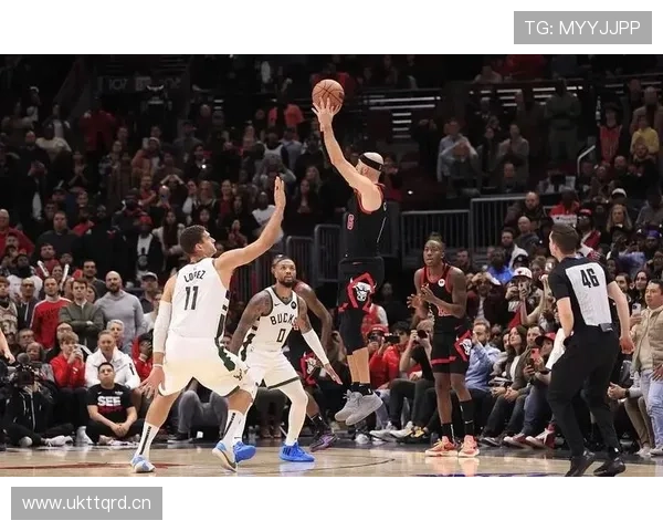 拉文突破制造错位助公牛提升关键时刻得分效率