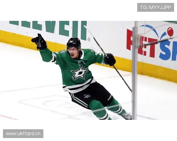 埃迪·琼斯无球跑动提升防守效率拉开队内差距